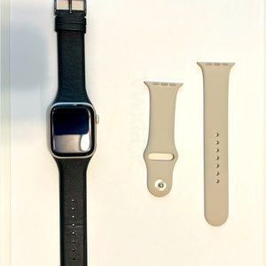Apple Watch Series 8 45mm Starlight Aluminum. Bellroy Band and Apple sports band